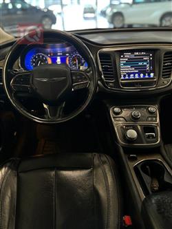 Chrysler 200